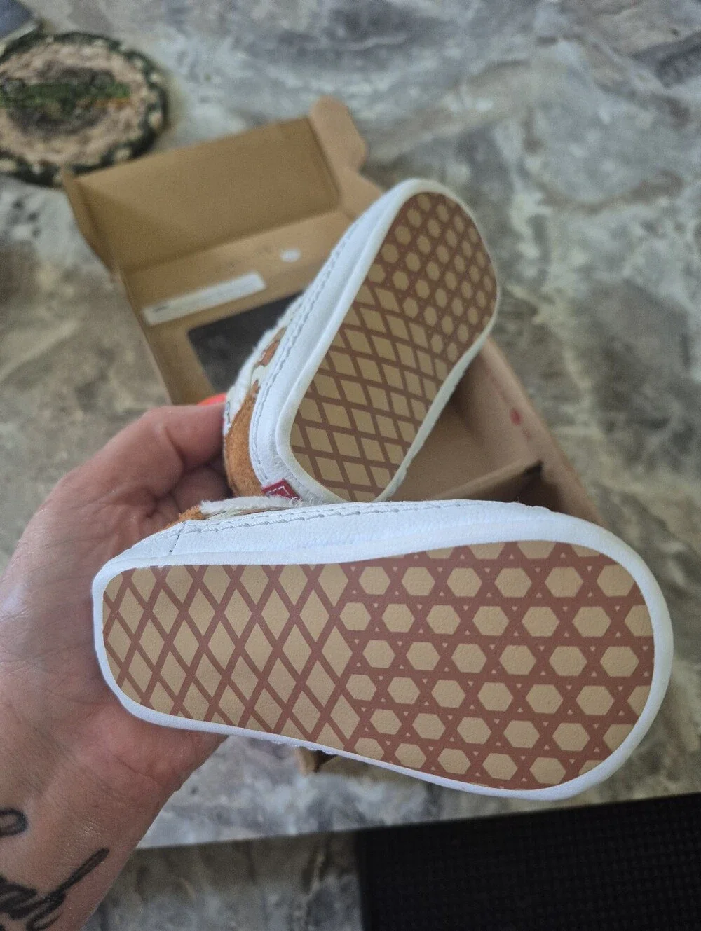 Vans Old Skool Unisex Baby Sneakers Teddy Bear Size 3 - 6 Months